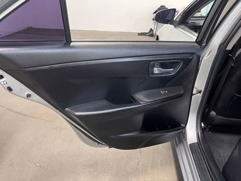 Used 2016 Toyota Camry SE image 19