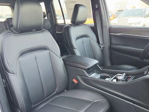 New 2025 Jeep Grand Cherokee Limited image 18