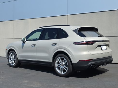 Certified 2023 Porsche Cayenne AWD/4WD image 3
