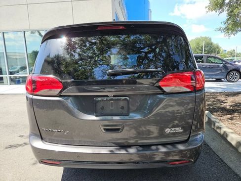 Used 2019 Chrysler Pacifica Touring Plus w/ S Appearance Package FWD image 8