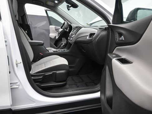Used 2022 Chevrolet Equinox LS image 16