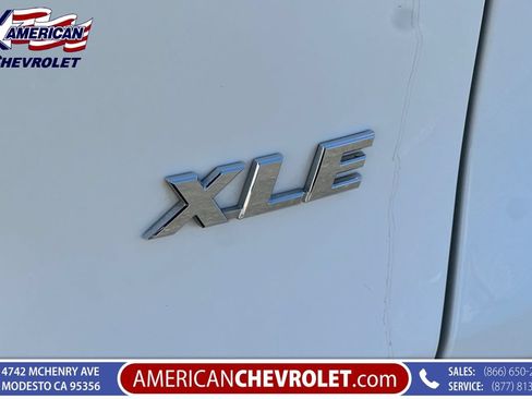 Used 2025 Toyota RAV4 XLE FWD image 38