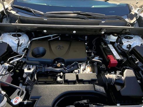 Used 2019 Toyota RAV4 LE image 10