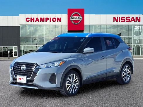 Used 2024 Nissan Kicks SV image 3