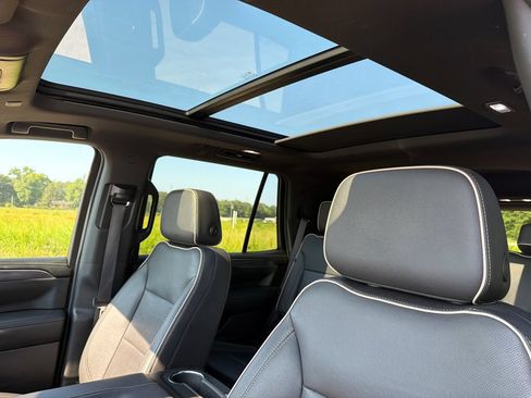 Used 2023 GMC Yukon SLT AWD/4WD image 33
