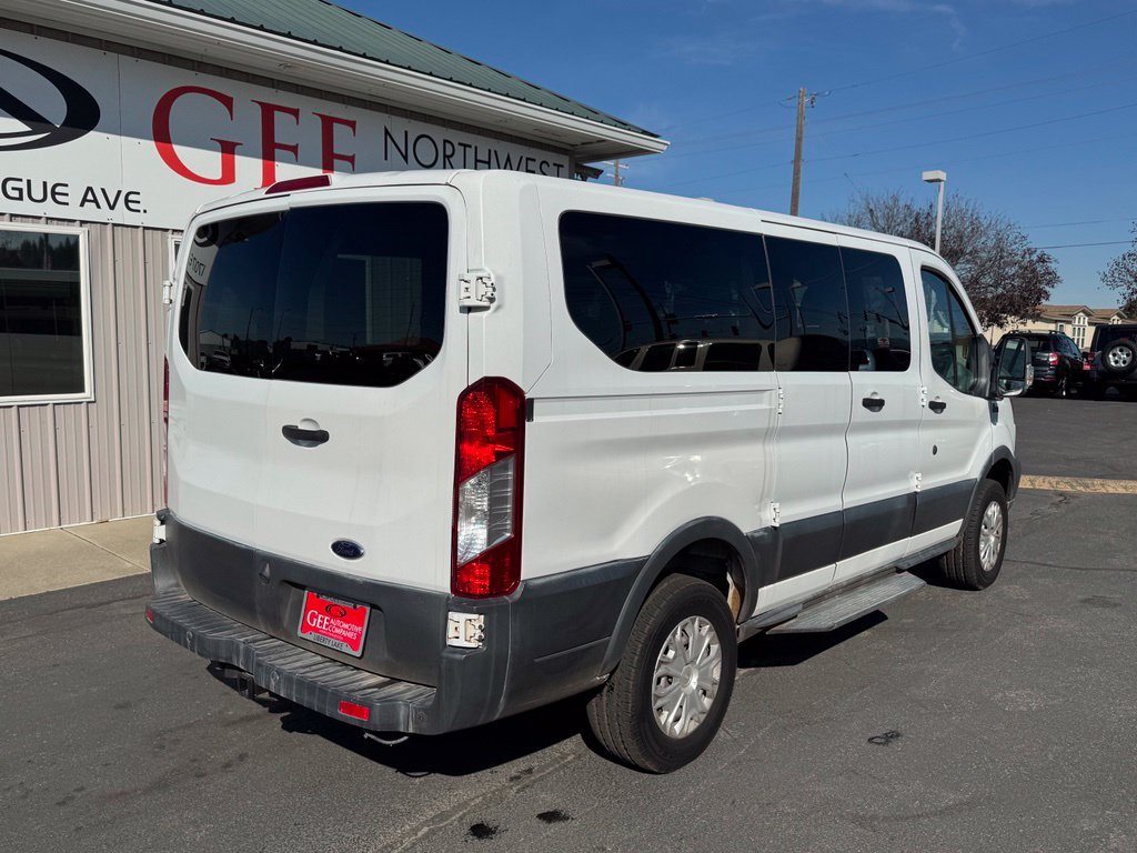 Used 2017 Ford Transit 150 XLT RWD image 3