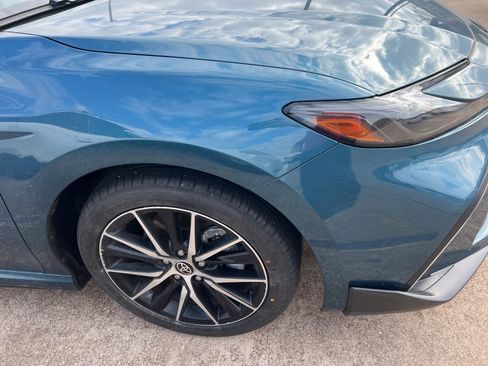 Used 2025 Toyota Camry SE image 4