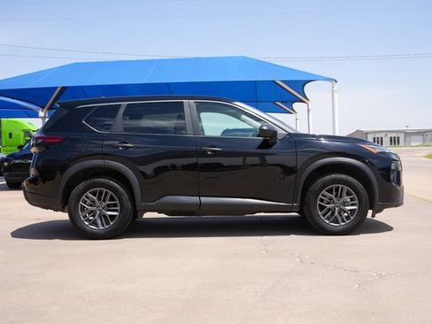 Used 2024 Nissan Rogue S FWD image 2