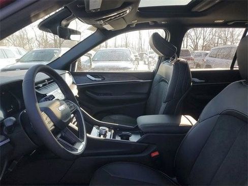 New 2026 Jeep Grand Cherokee Altitude AWD/4WD image 18