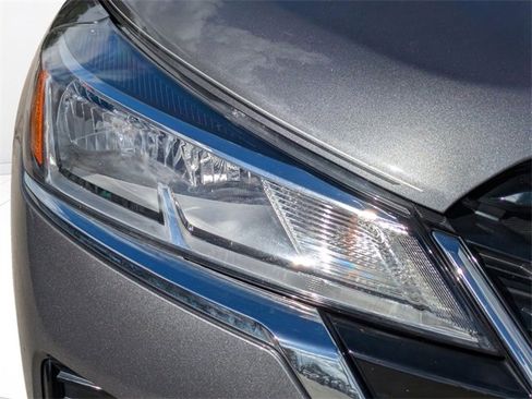 Used 2023 Nissan Kicks S image 10