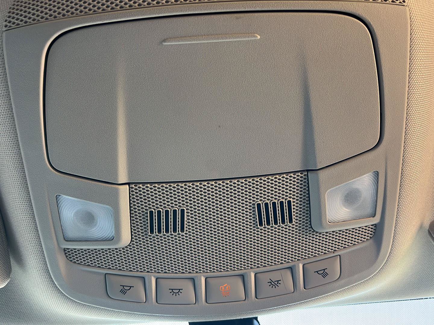 Used 2020 Ford Fusion SE FWD image 20