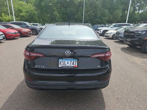 Used 2023 Volkswagen Jetta SE w/ Panoramic Sunroof Package FWD image 17