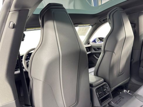 Used 2020 Porsche Taycan 4S w/ Premium Package image 38