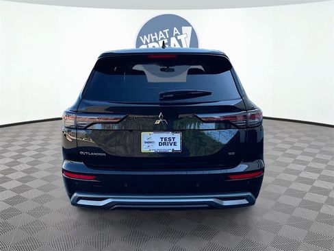 New 2026 Mitsubishi Outlander SE image 6