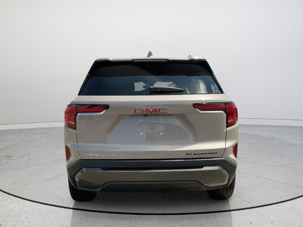 Used 2025 GMC Terrain Elevation w/ Elevation Premium Package FWD image 5