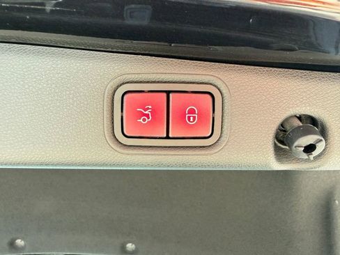 Used 2018 Mercedes-Benz E 300 4MATIC image 37