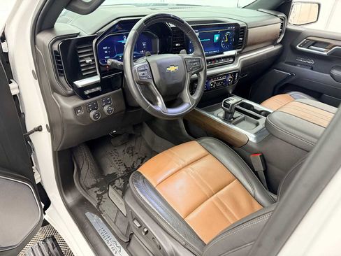 Used 2024 Chevrolet Silverado 1500 High Country image 2