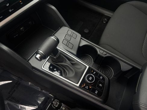 Used 2025 Kia Sportage LX image 45