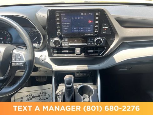 Used 2021 Toyota Highlander XLE AWD/4WD image 19
