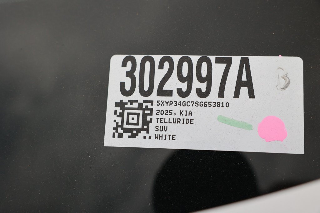 Used 2025 Kia Telluride EX w/ EX Captain's Chair Package FWD image 45