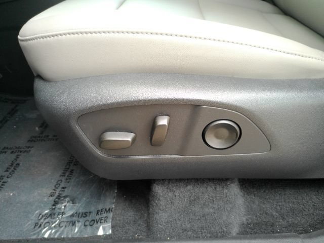 Used 2026 GMC Acadia Elevation w/ Elevation Premium Package FWD image 17