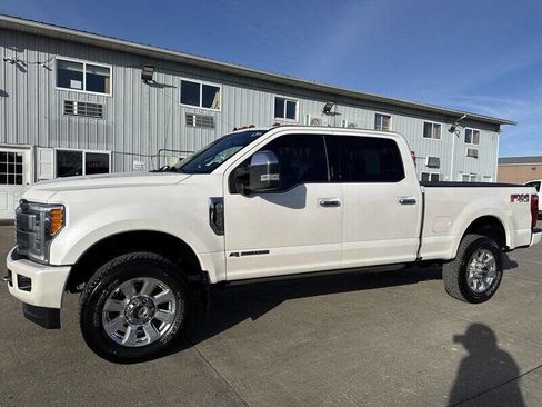 Used 2019 Ford F250 Platinum w/ Platinum Ultimate Package image 2