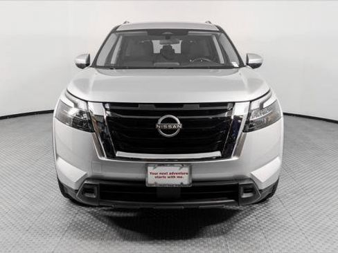 Used 2025 Nissan Pathfinder SV FWD image 12