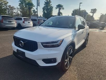 Used 2022 Volvo XC40 T5 R-Design w/ Advanced Package