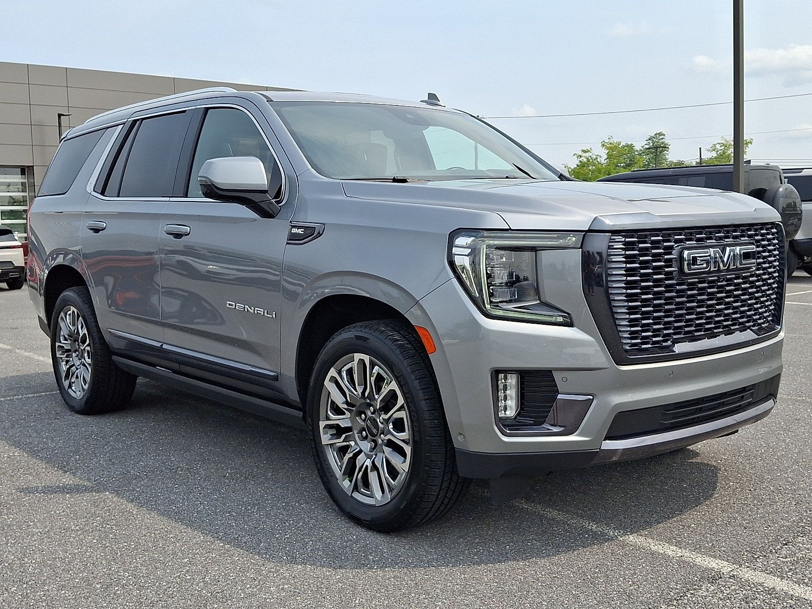 Used 2023 GMC Yukon Denali Ultimate AWD/4WD image 6