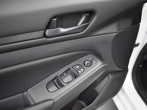 Used 2025 Nissan Altima 2.5 S image 25