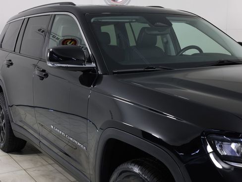 Used 2022 Jeep Grand Cherokee L Limited AWD/4WD image 39