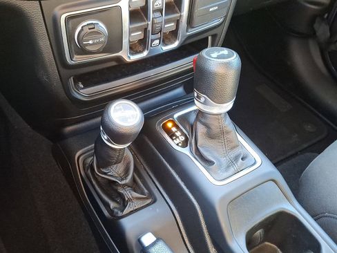 Used 2021 Jeep Wrangler Unlimited Sport image 16