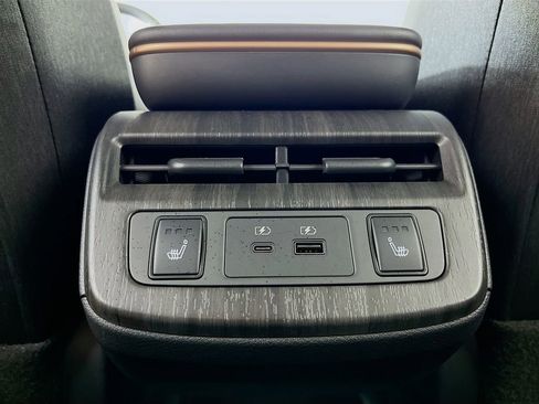 Used 2024 Nissan Ariya FWD image 33