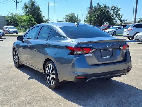 Used 2022 Nissan Versa SR w/ Convenience Package FWD image 2