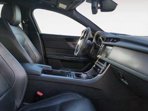 Used 2016 Jaguar XF R-Sport image 15