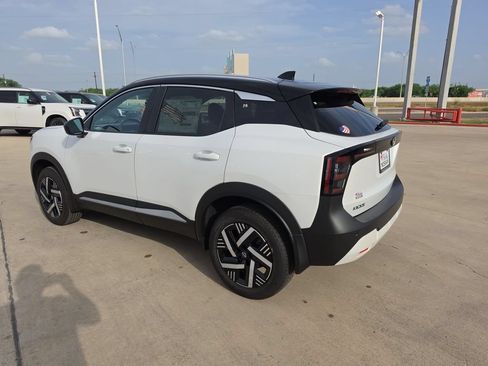 New 2026 Nissan Kicks SV w/ SV Premium Package FWD image 5
