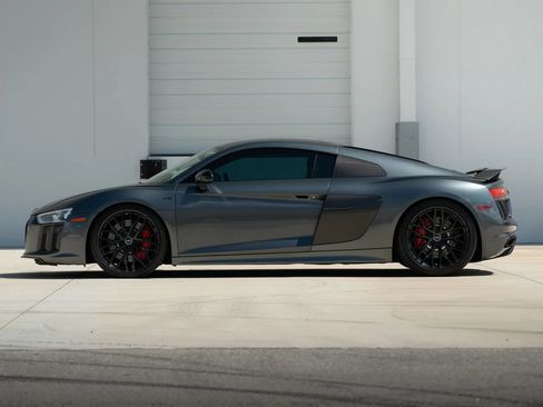 Used 2018 Audi R8 V10 RWD image 4