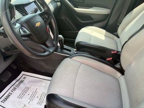 Used 2021 Chevrolet Trax LT AWD/4WD image 11