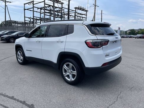 Used 2024 Jeep Compass Latitude AWD/4WD image 3
