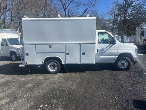New 2026 Ford E-350 and Econoline 350 Super Duty w/ Power Equipment Group RWD image 4