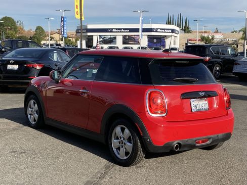 Used 2019 MINI Cooper 2-Door Hardtop image 5