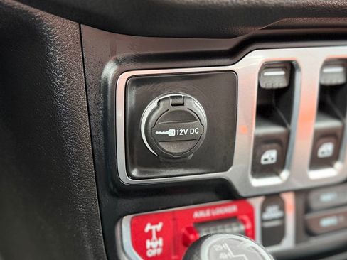 Used 2024 Jeep Wrangler Willys image 12