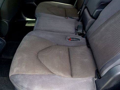 Used 2023 Toyota Highlander LE FWD image 25