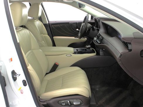 Used 2018 Lexus LS 500 w/ Luxury Package RWD image 49