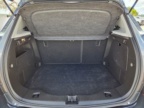 Used 2022 Chevrolet Trax LT w/ LT Convenience Package image 10