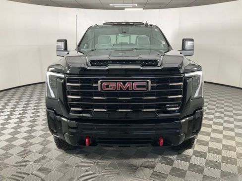 Used 2025 GMC Sierra 2500 AT4X image 2
