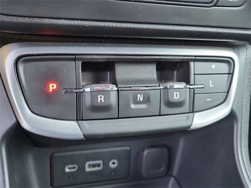 Used 2024 GMC Terrain SLE image 19