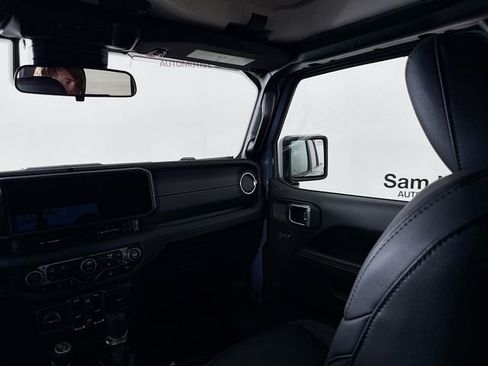 New 2025 Jeep Gladiator Sport image 22