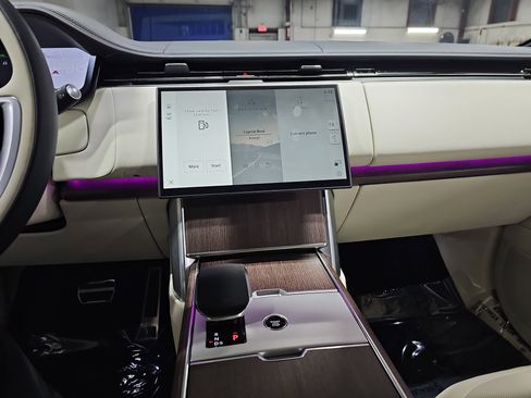 Used 2025 Land Rover Range Rover SE image 22