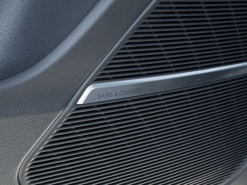 Certified 2025 Audi Q8 Prestige image 20